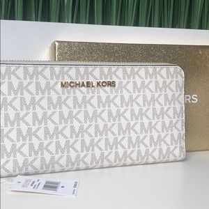 Michael kors wallet